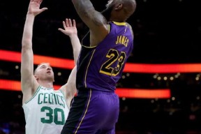 开云-关于塔图姆连续十场比赛得分超过战术调整，湖人挑战极限！的信息